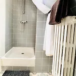 Cosy Place Entre L'arc De Triomphe Et Les Champs-elysees Quarto em Acomodações Particulares Paris