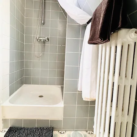 Cosy Place Entre L'arc De Triomphe Et Les Champs-elysees Rum i privatbostad Paris