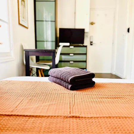 Cosy Place Entre L'arc De Triomphe Et Les Champs-elysees ホームステイ *