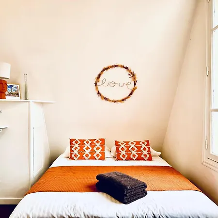 Cosy Place Entre L'arc De Triomphe Et Les Champs-elysees *