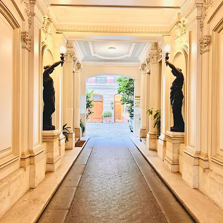 Cosy Place Entre L'arc De Triomphe Et Les Champs-elysees ホームステイ *